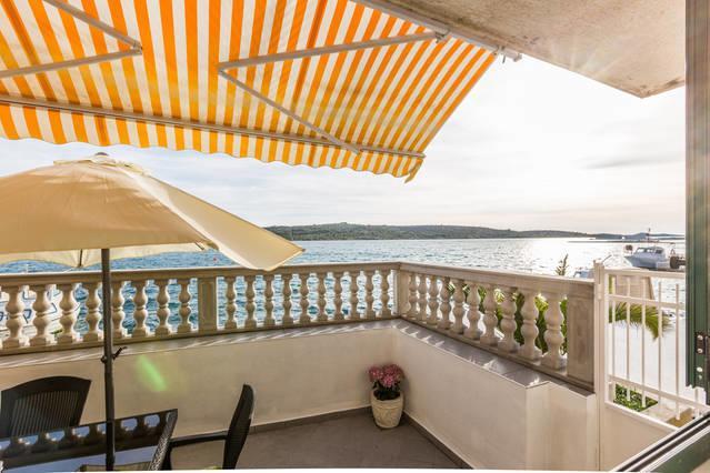 Apartment Masa Pirovac Luaran gambar