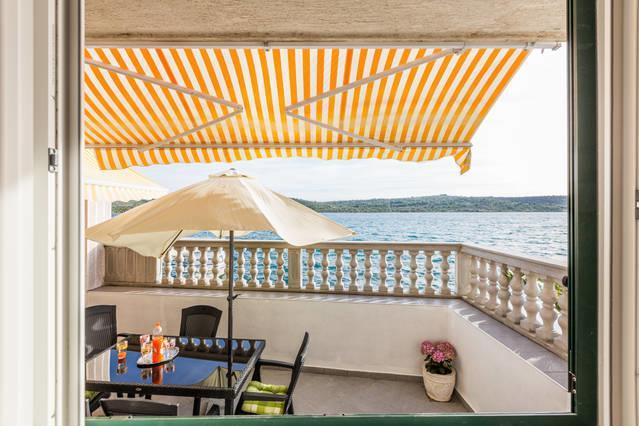 Apartment Masa Pirovac Luaran gambar