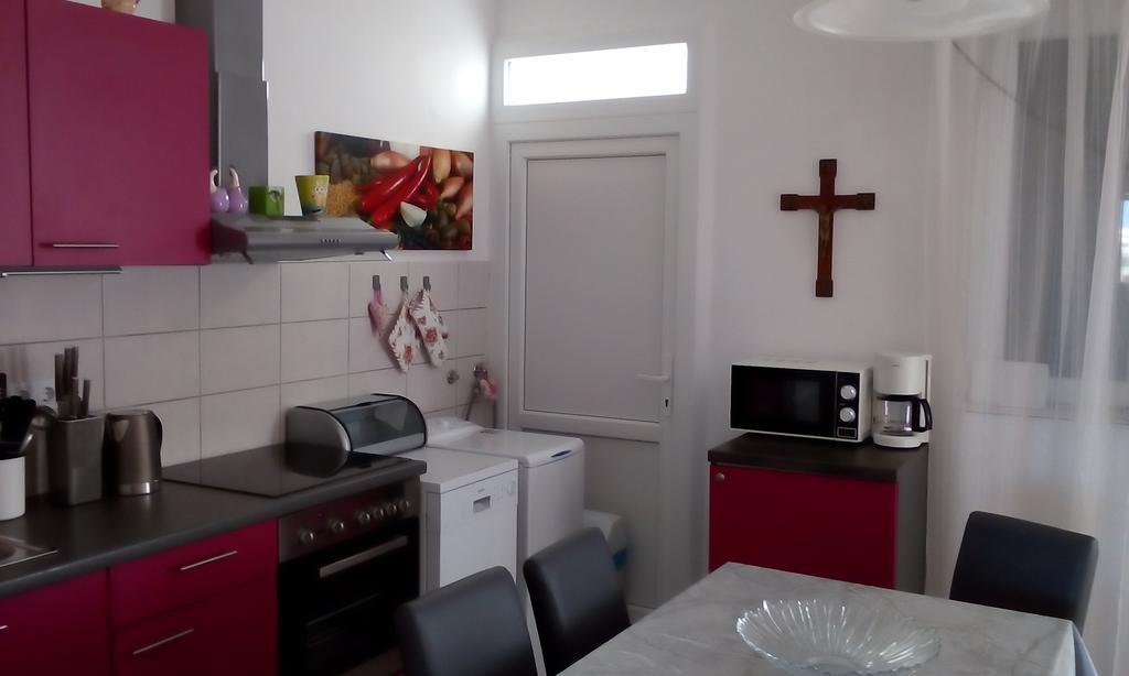 Apartment Masa Pirovac Luaran gambar